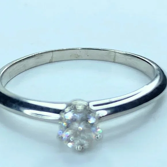 Tiffany & Co. Platinum 0.32ct G/VS2 round brilliant solitaire Diamond ring sz 6.